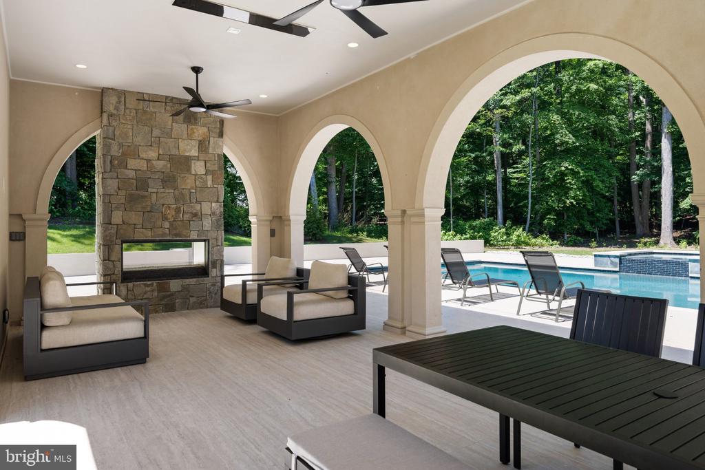 7112 NATELLI WOODS LANE