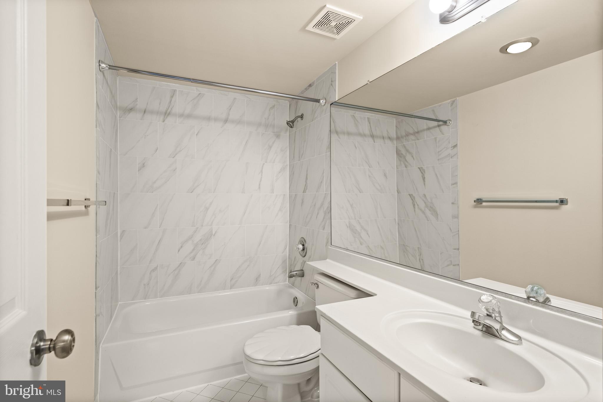 1050 N Taylor St N #1-702