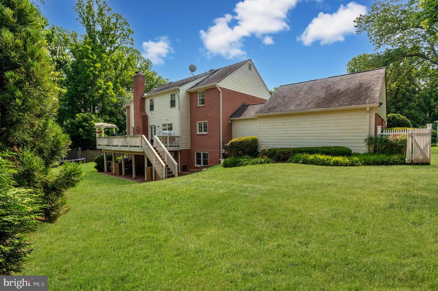 1171 Huntover Ct - McLean