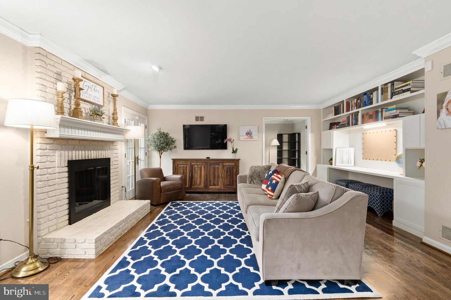 1171 Huntover Ct - McLean