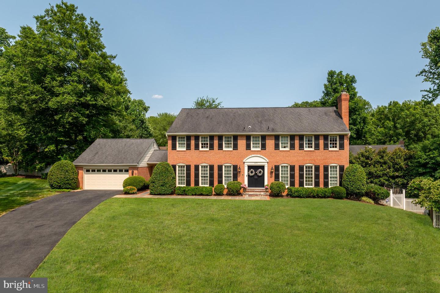 1171 Huntover Ct - McLean
