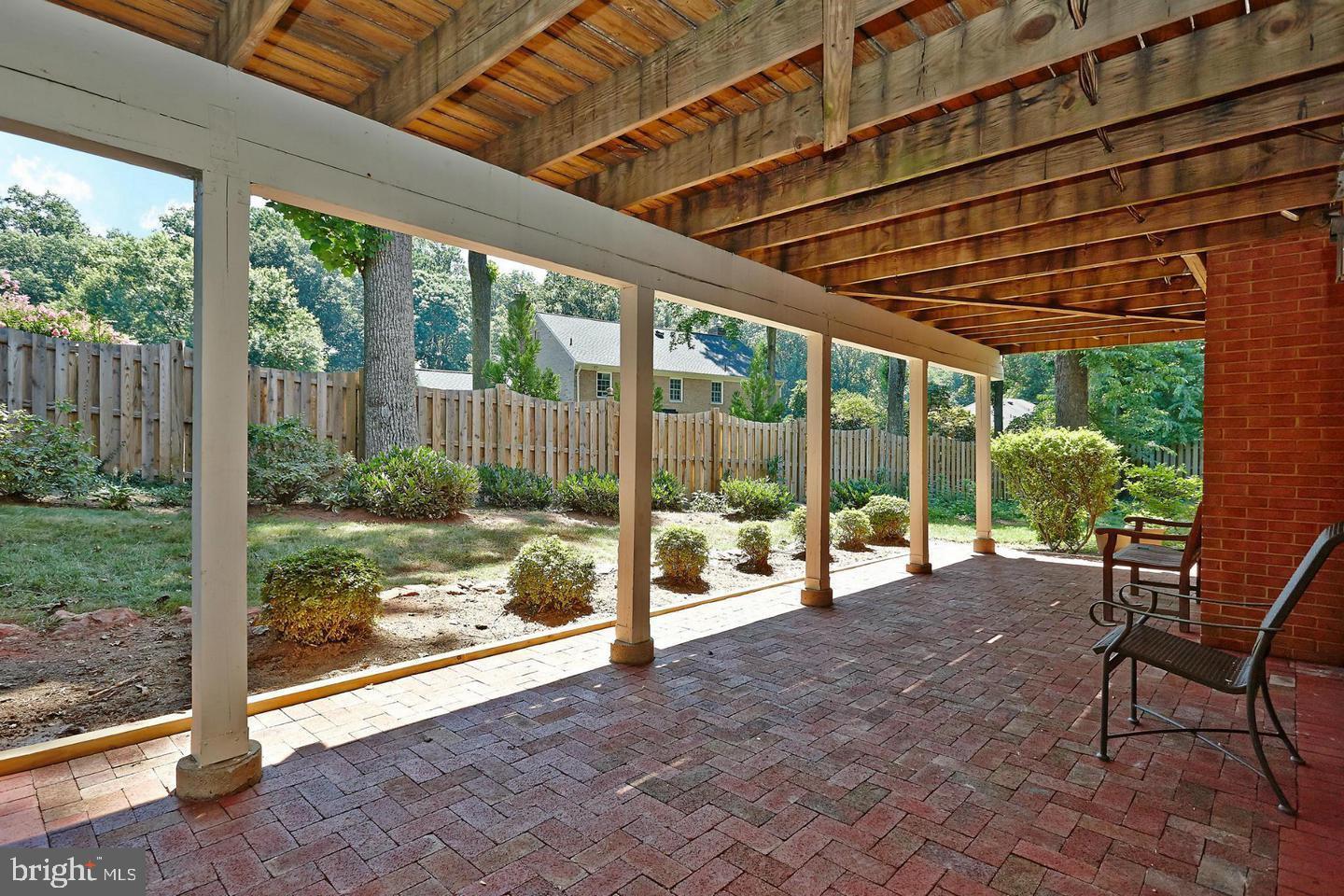 1171 Huntover Ct - McLean