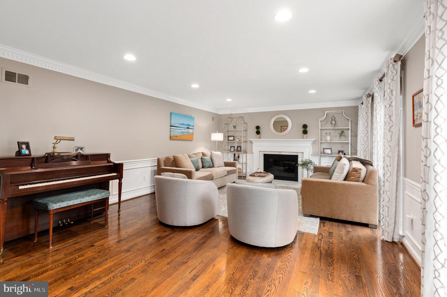 1171 Huntover Ct - McLean