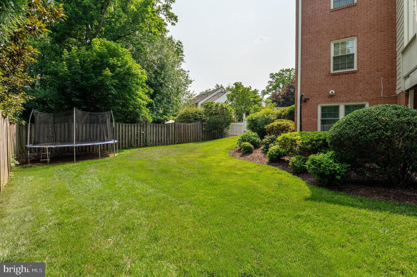 1171 Huntover Ct - McLean