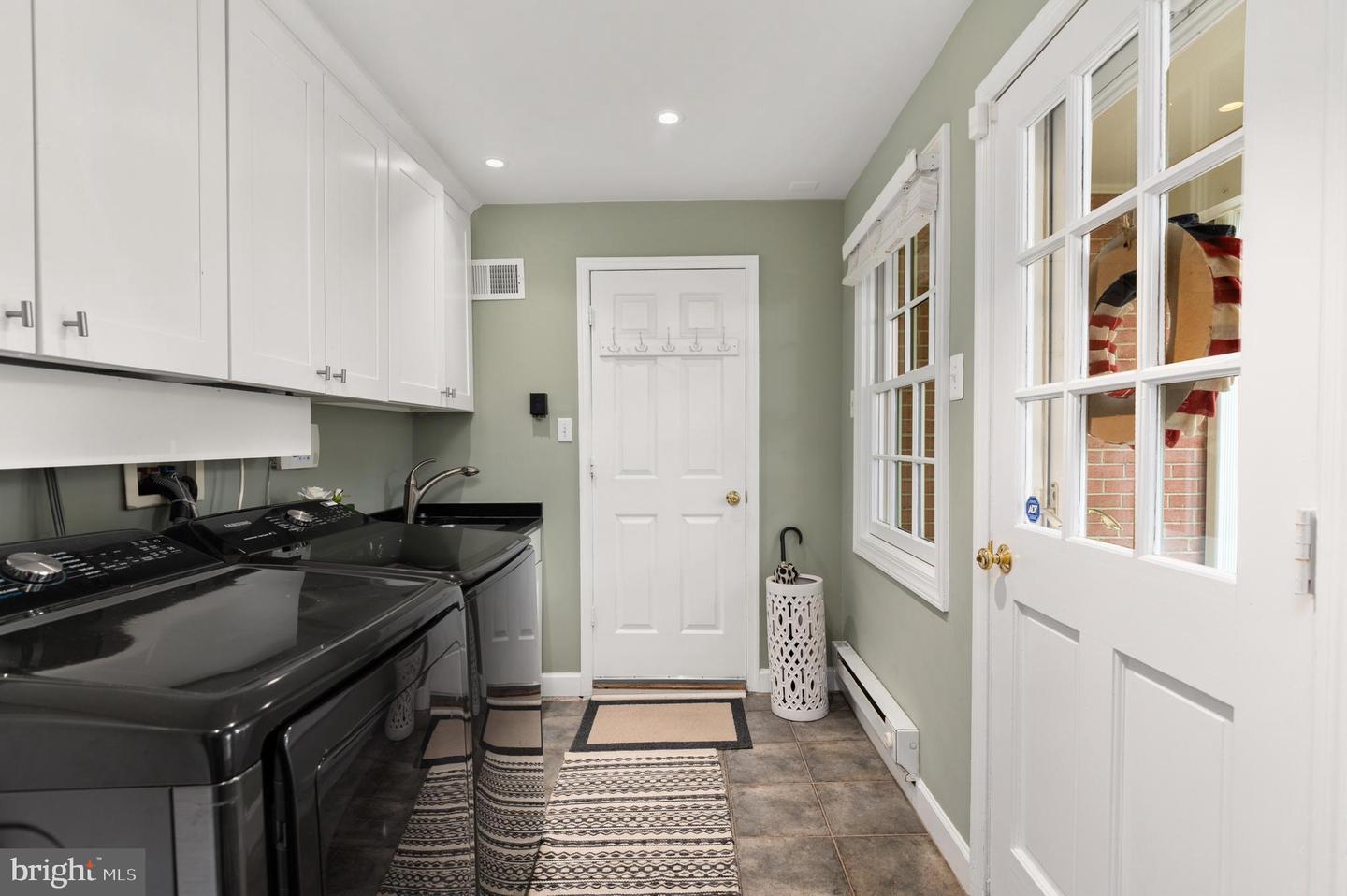 1171 Huntover Ct - McLean