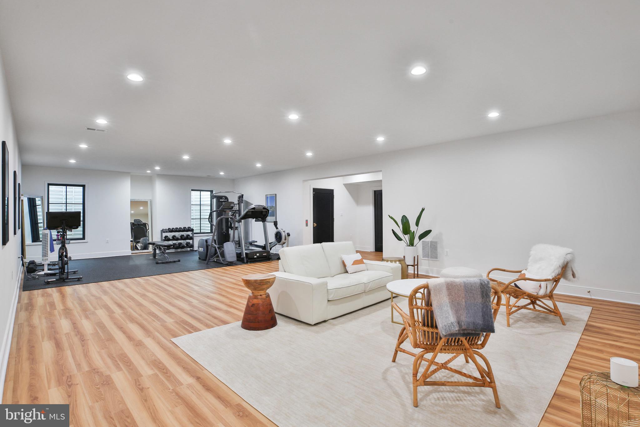 6029 Orris St - McLean