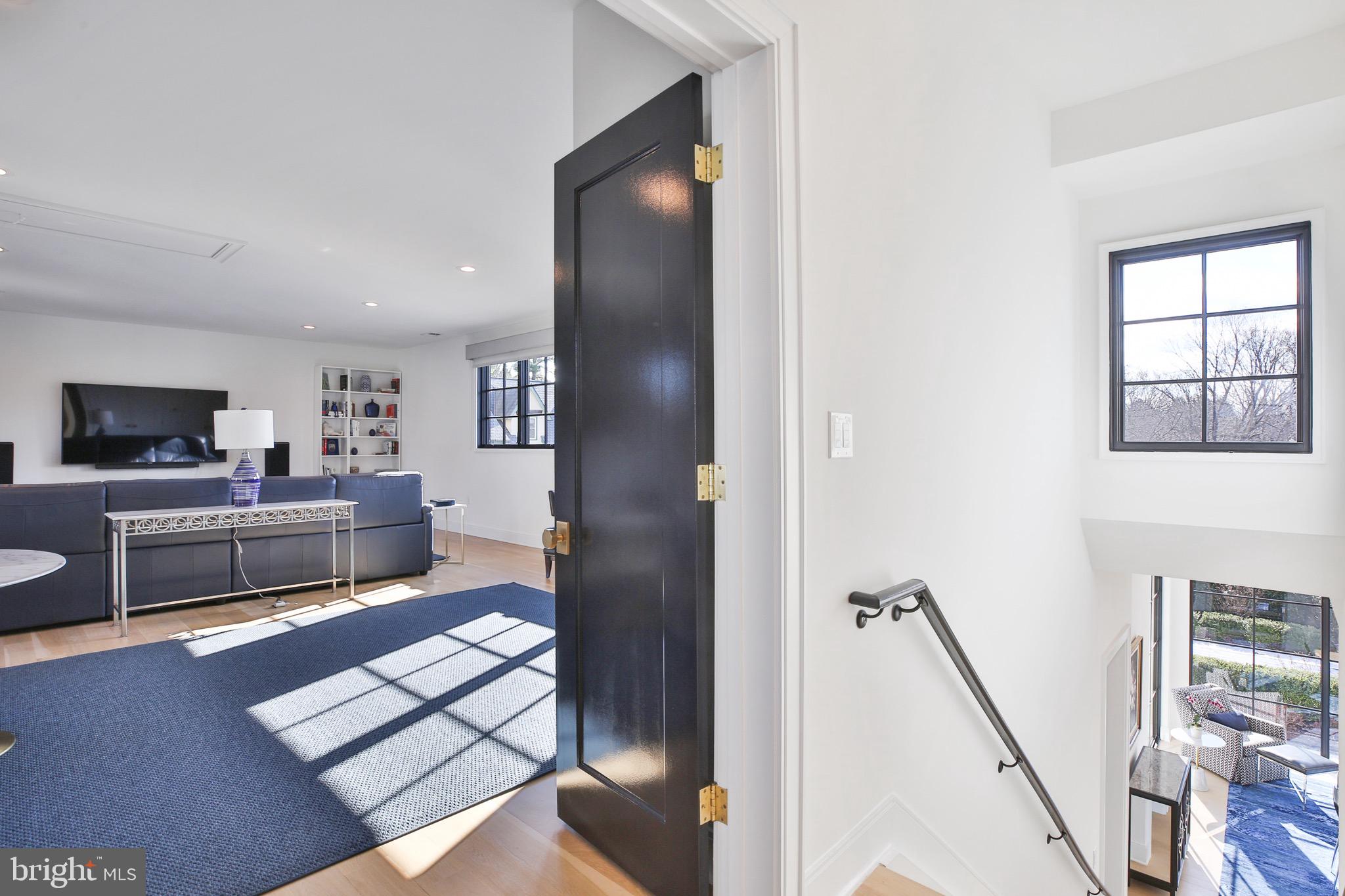 6029 Orris St - McLean