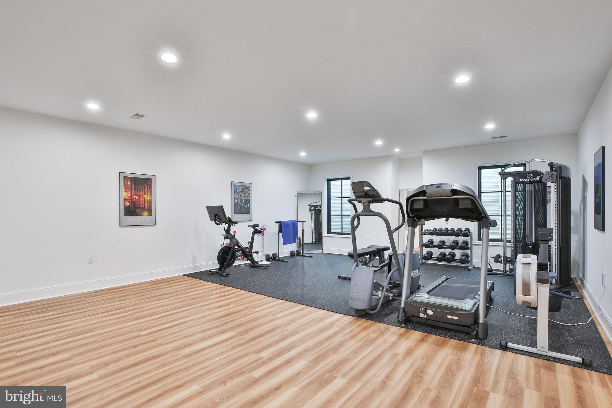 6029 Orris St - McLean