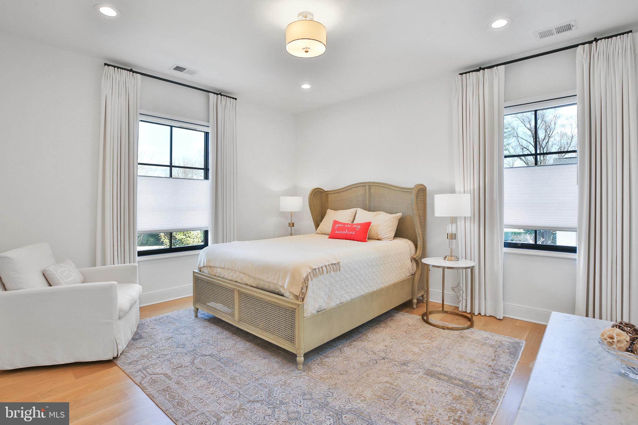 6029 Orris St - McLean