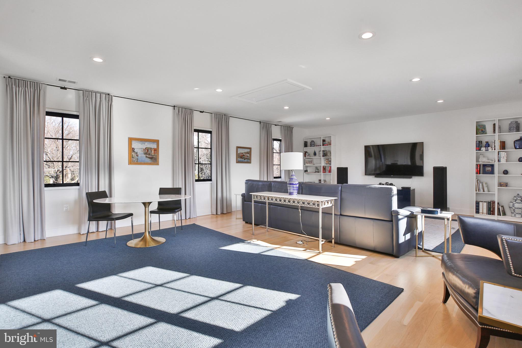 6029 Orris St - McLean