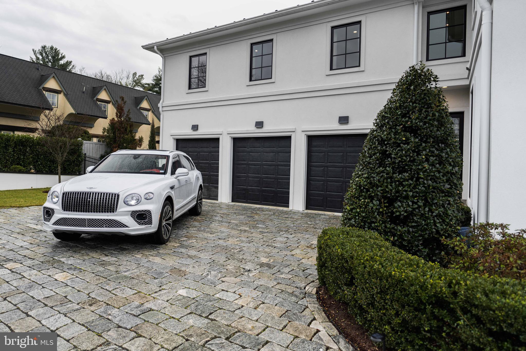 6029 Orris St - McLean