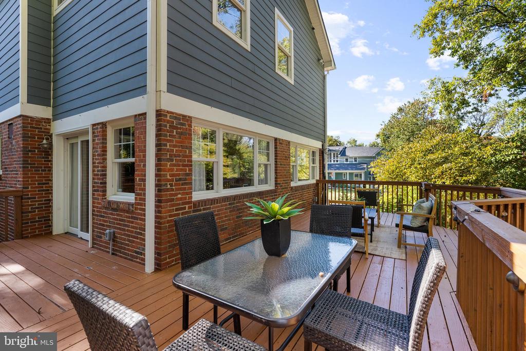 2647 WOODLEY PLACE
