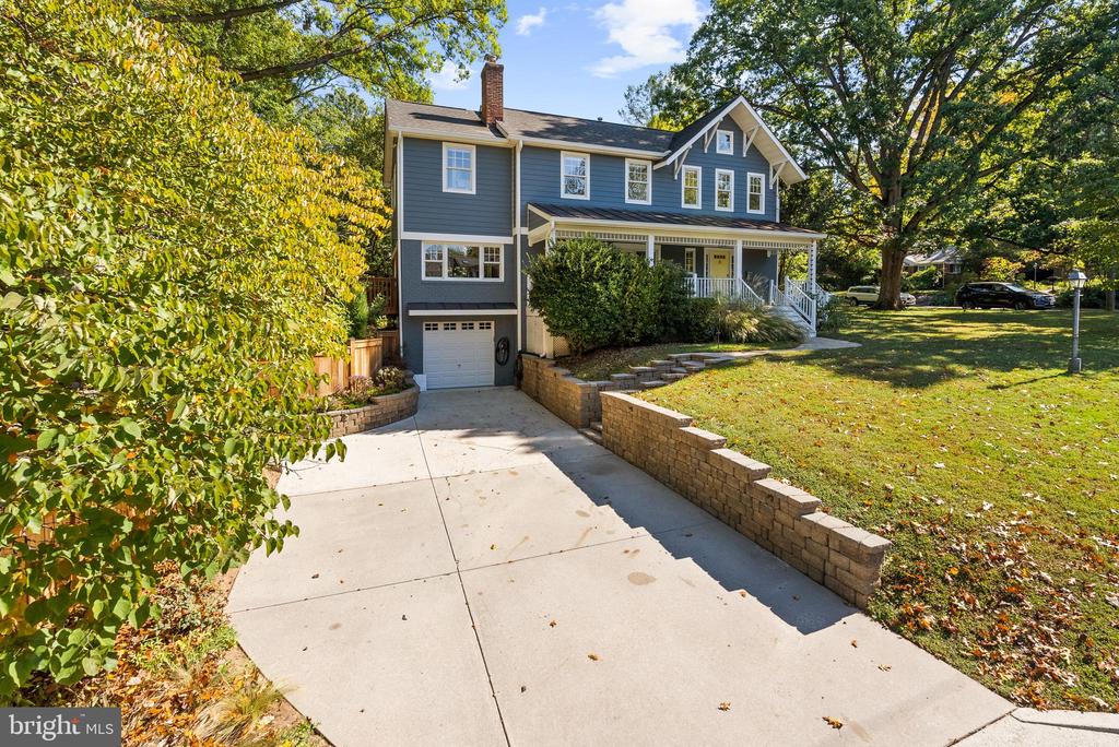 2647 WOODLEY PLACE