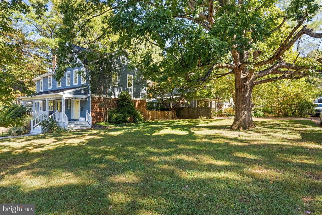 2647 WOODLEY PLACE