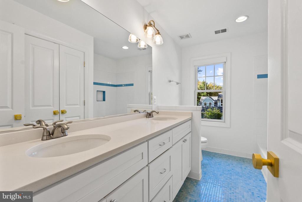 2647 WOODLEY PLACE