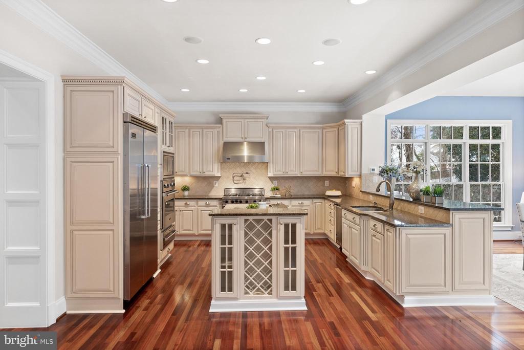 6817 STOCKWELL MANOR DRIVE