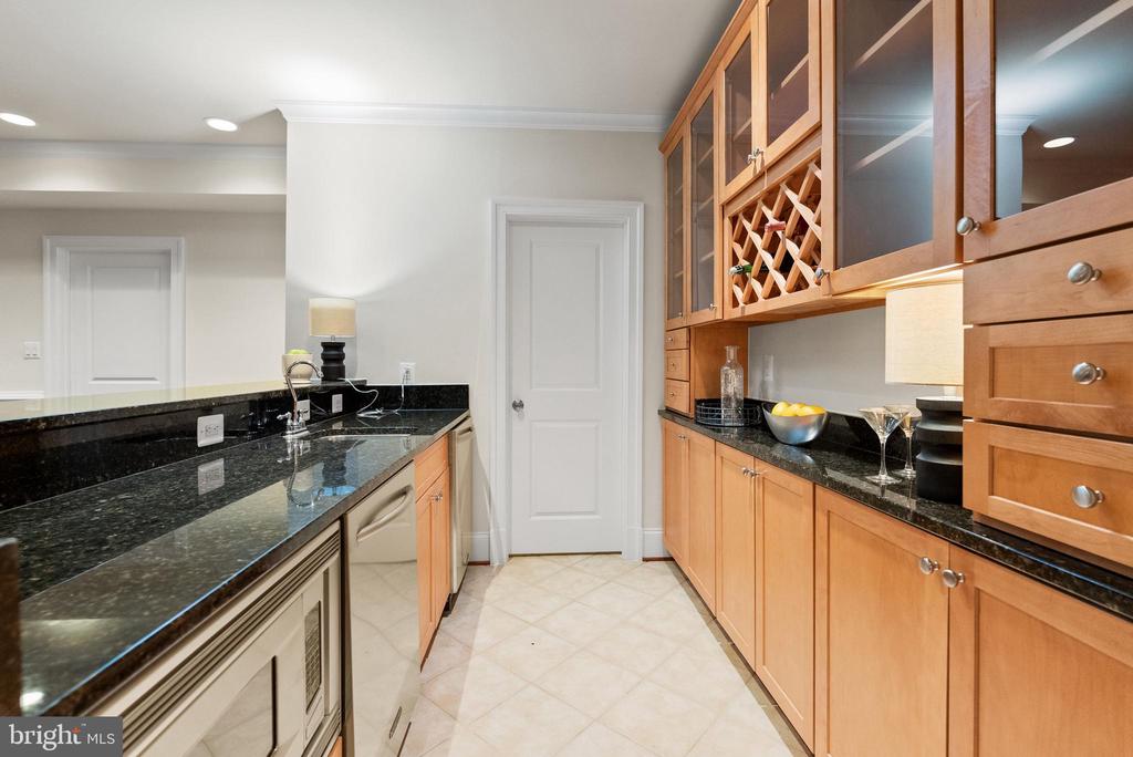 6817 STOCKWELL MANOR DRIVE