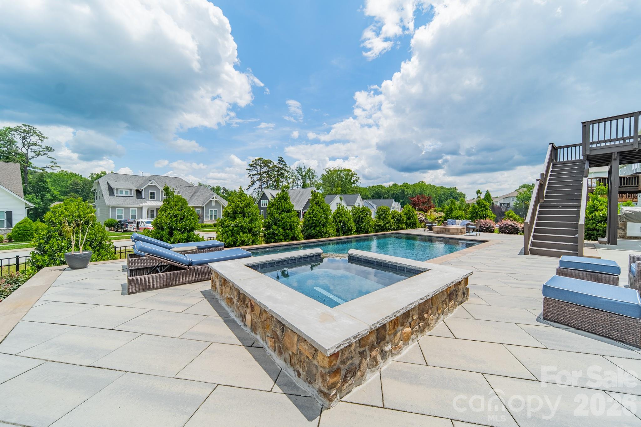 208 Canoe Pole Lane