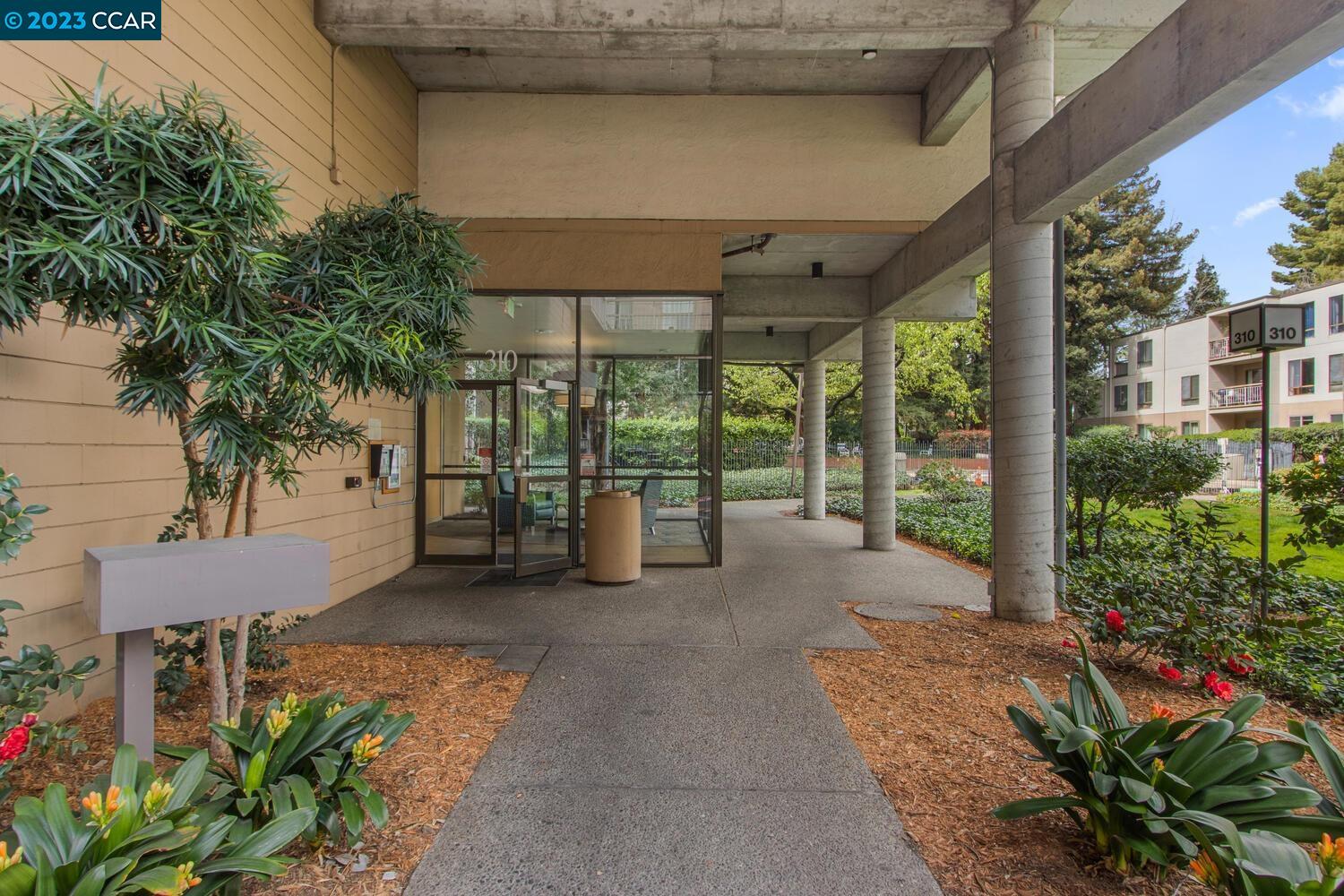 310 N Civic Dr Unit: 401