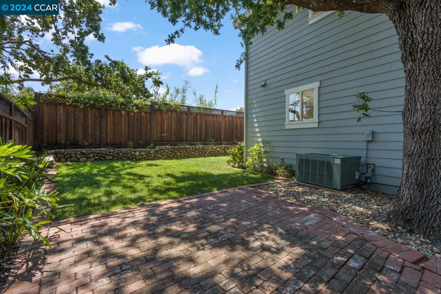 1261 Oakshire Ct