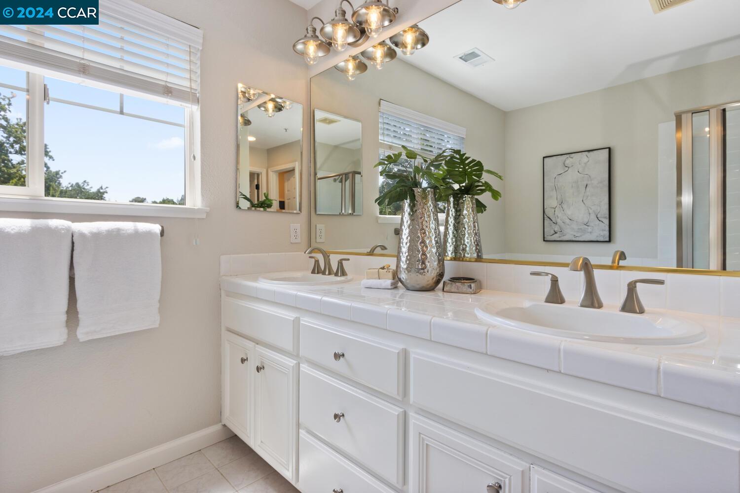 1261 Oakshire Ct