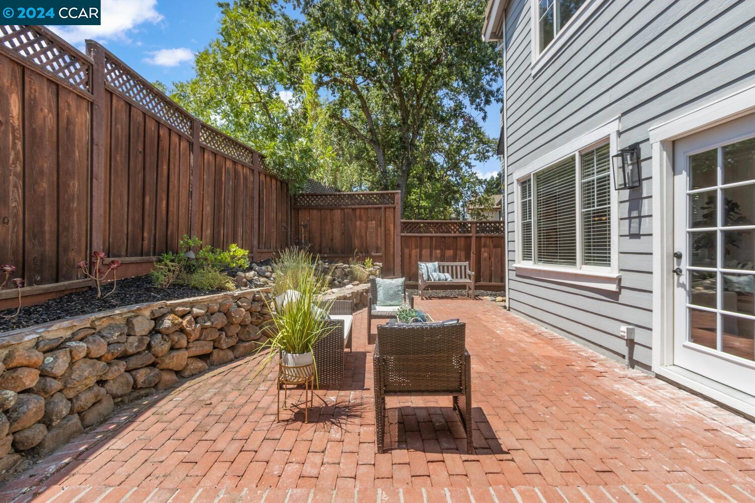 1261 Oakshire Ct