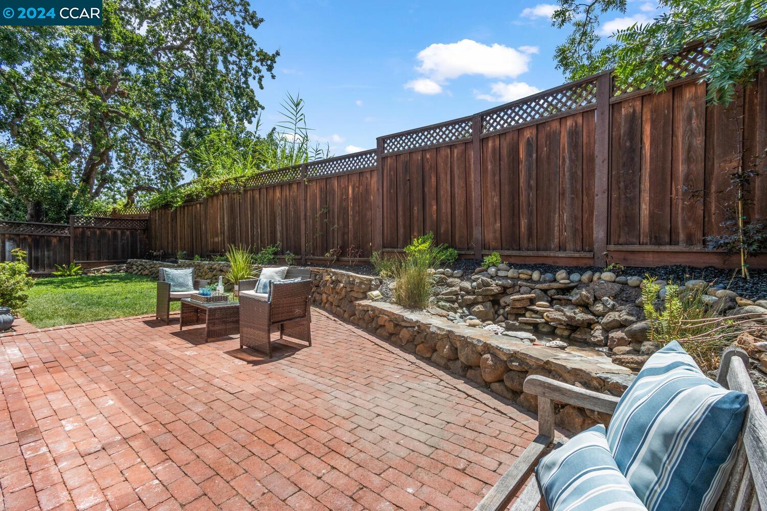 1261 Oakshire Ct