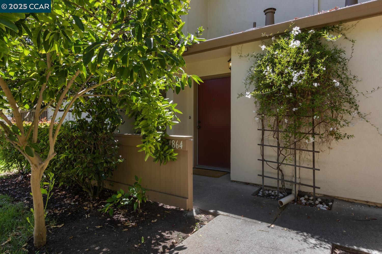 1864 Pomar Way