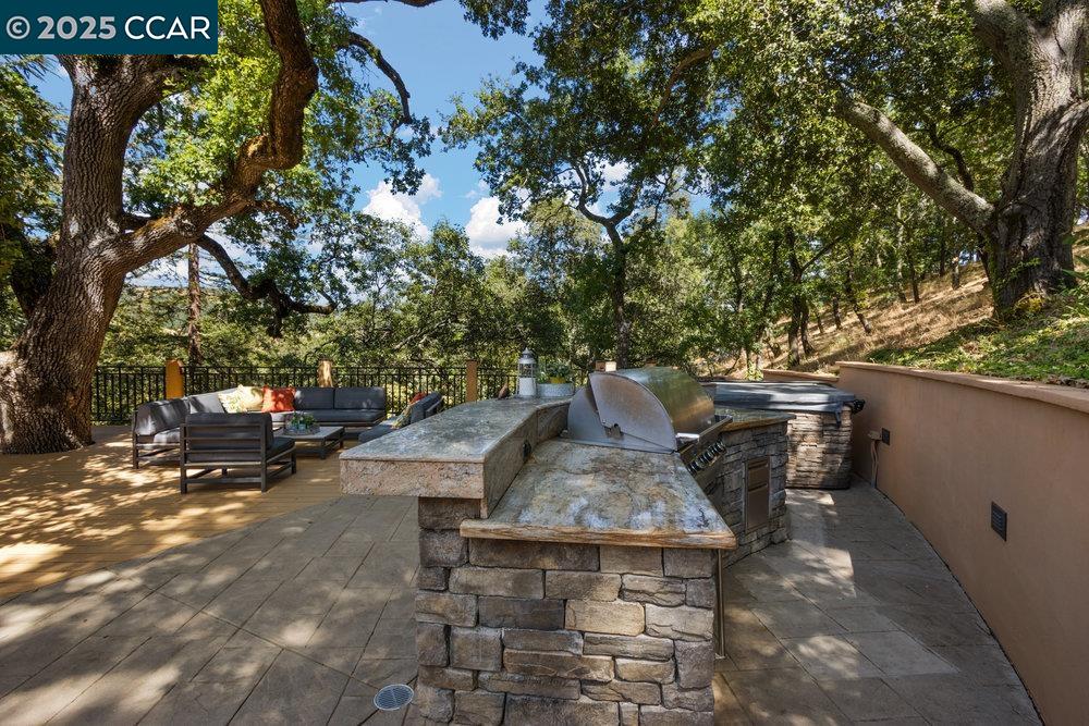 3949 Canyon Rd