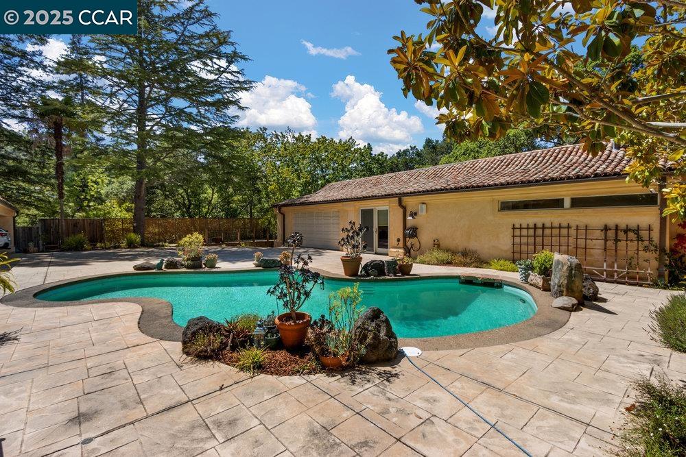 3949 Canyon Dr