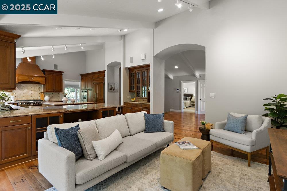 3949 Canyon Dr