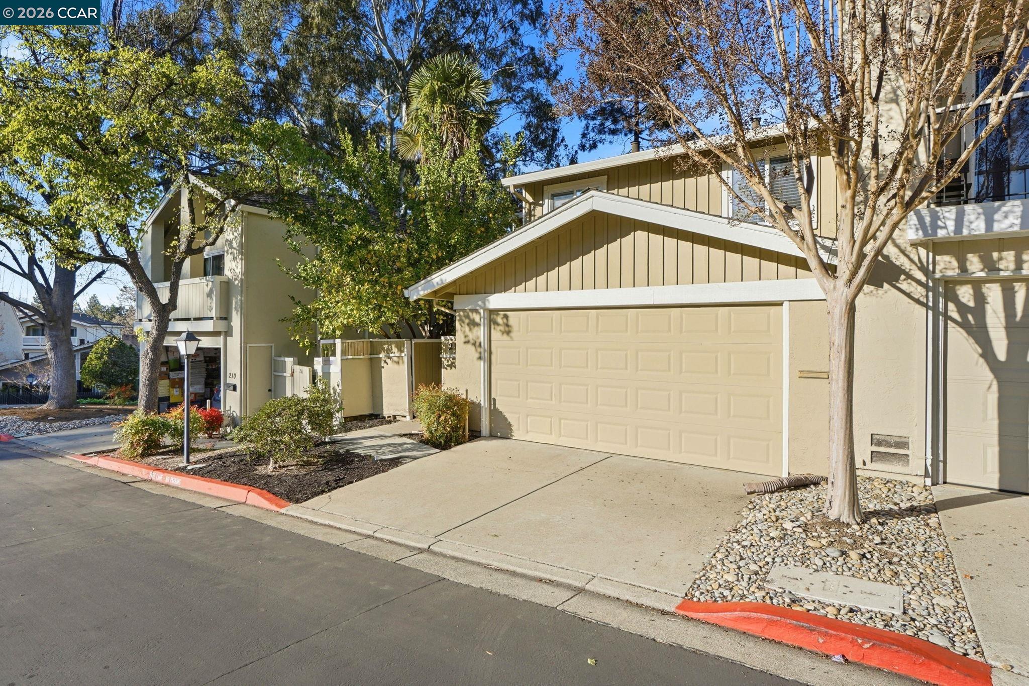 208 Siskiyou Ct