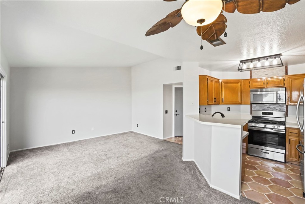 2568 Avenida Del Vista 203