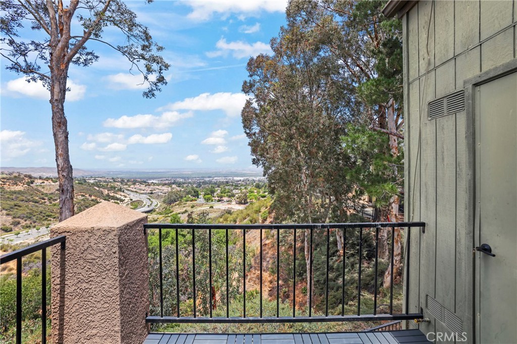 2568 Avenida Del Vista 203