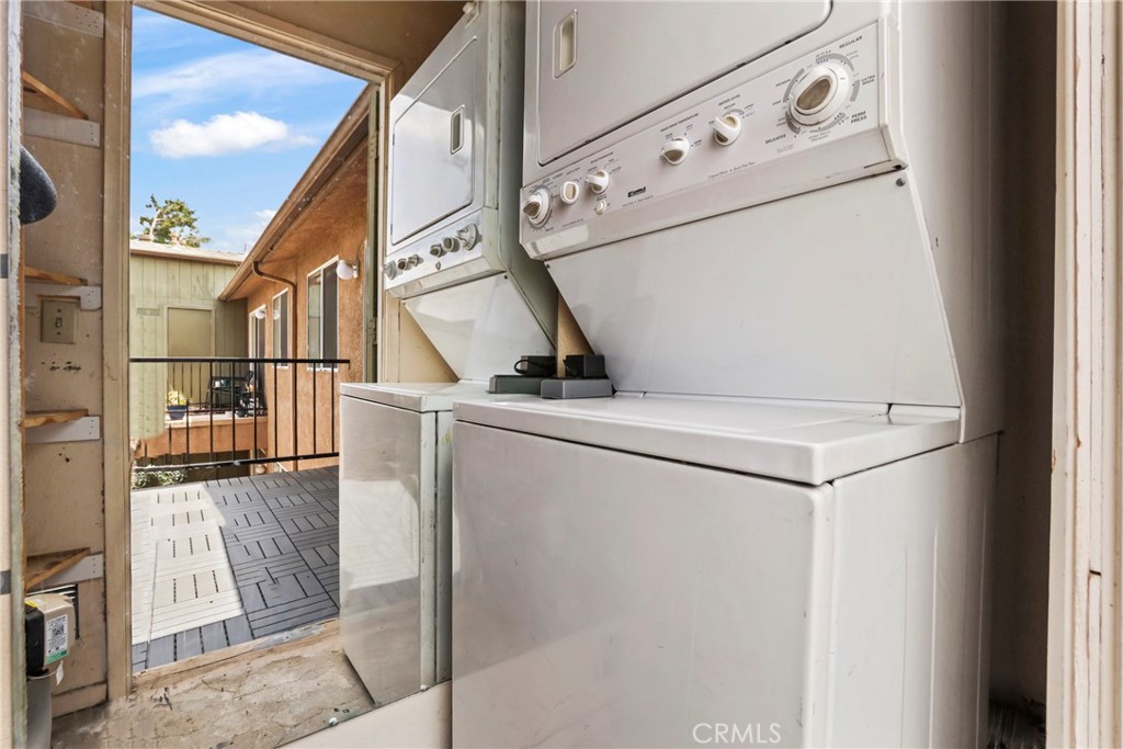 2568 Avenida Del Vista 203