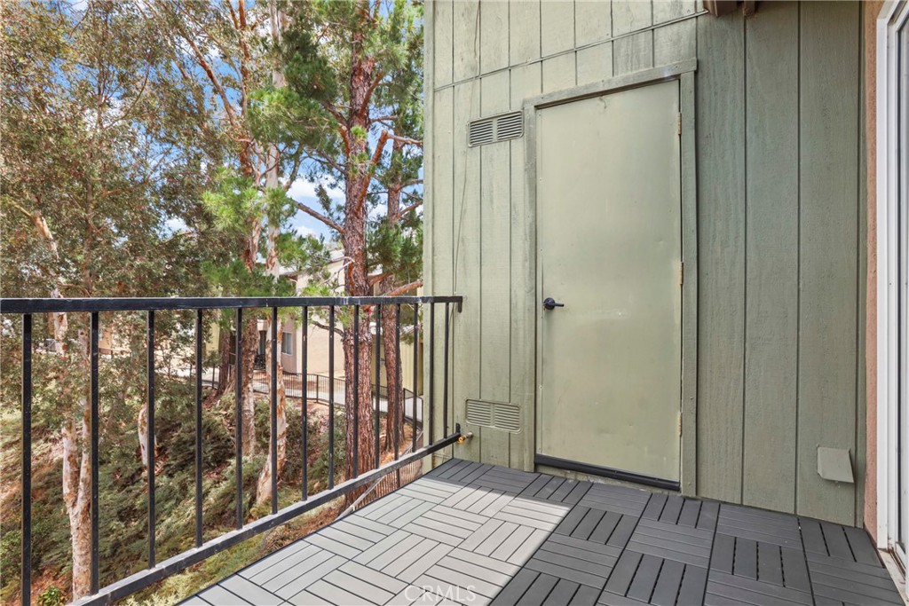 2568 Avenida Del Vista 203