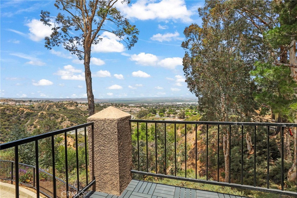 2568 Avenida Del Vista 203