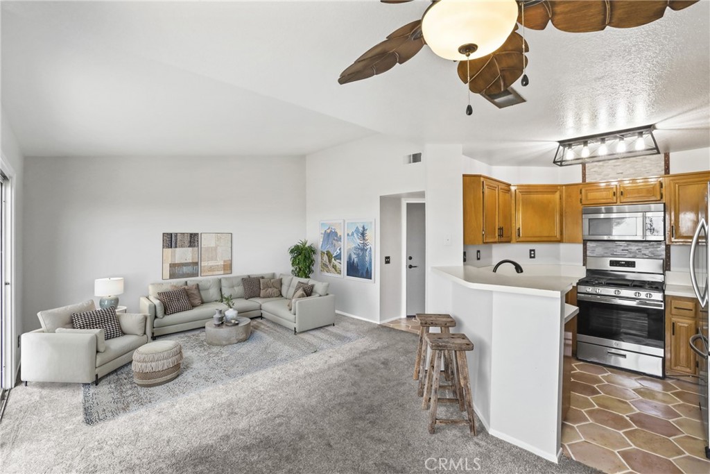 2568 Avenida Del Vista 203