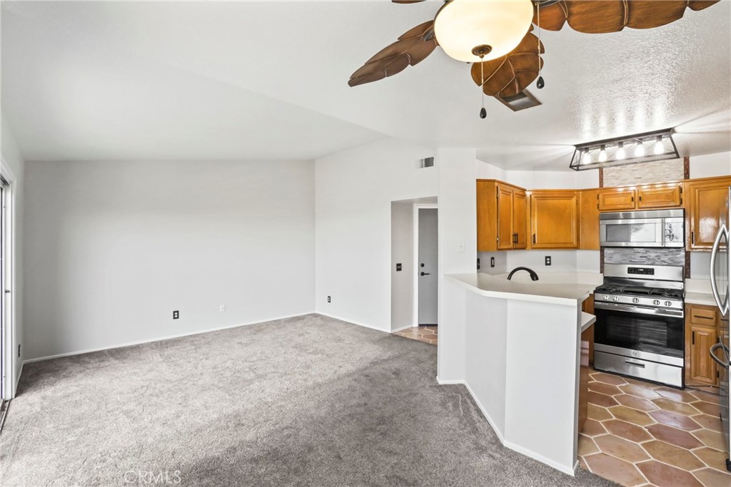 2568 Avenida Del Vista 203