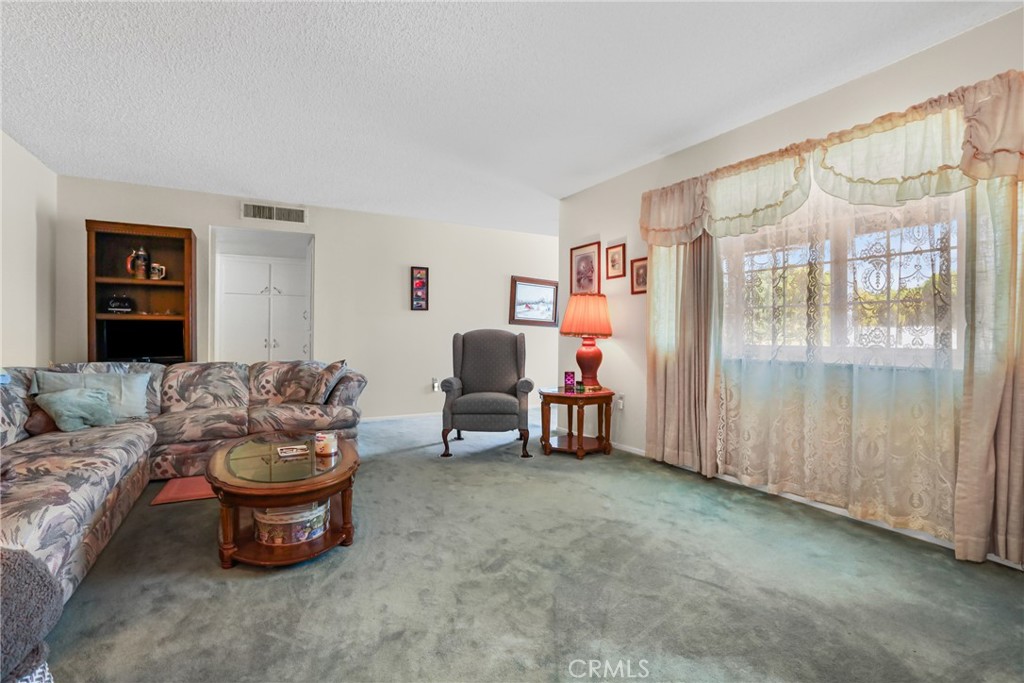 26806 Oakmont