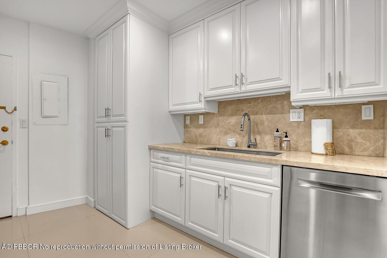 44 Cocoanut Row, 318 B