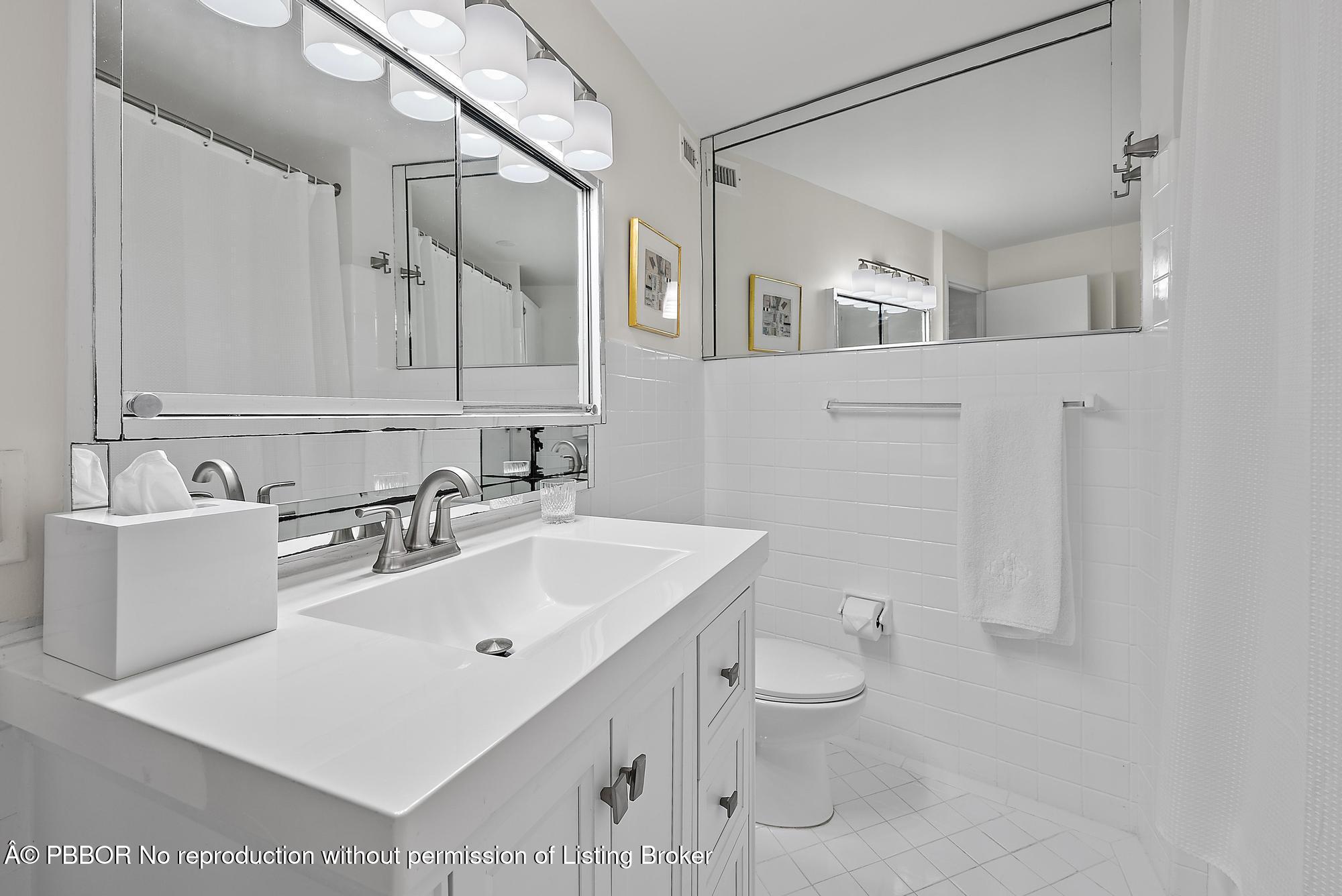 44 Cocoanut Row, 124 B