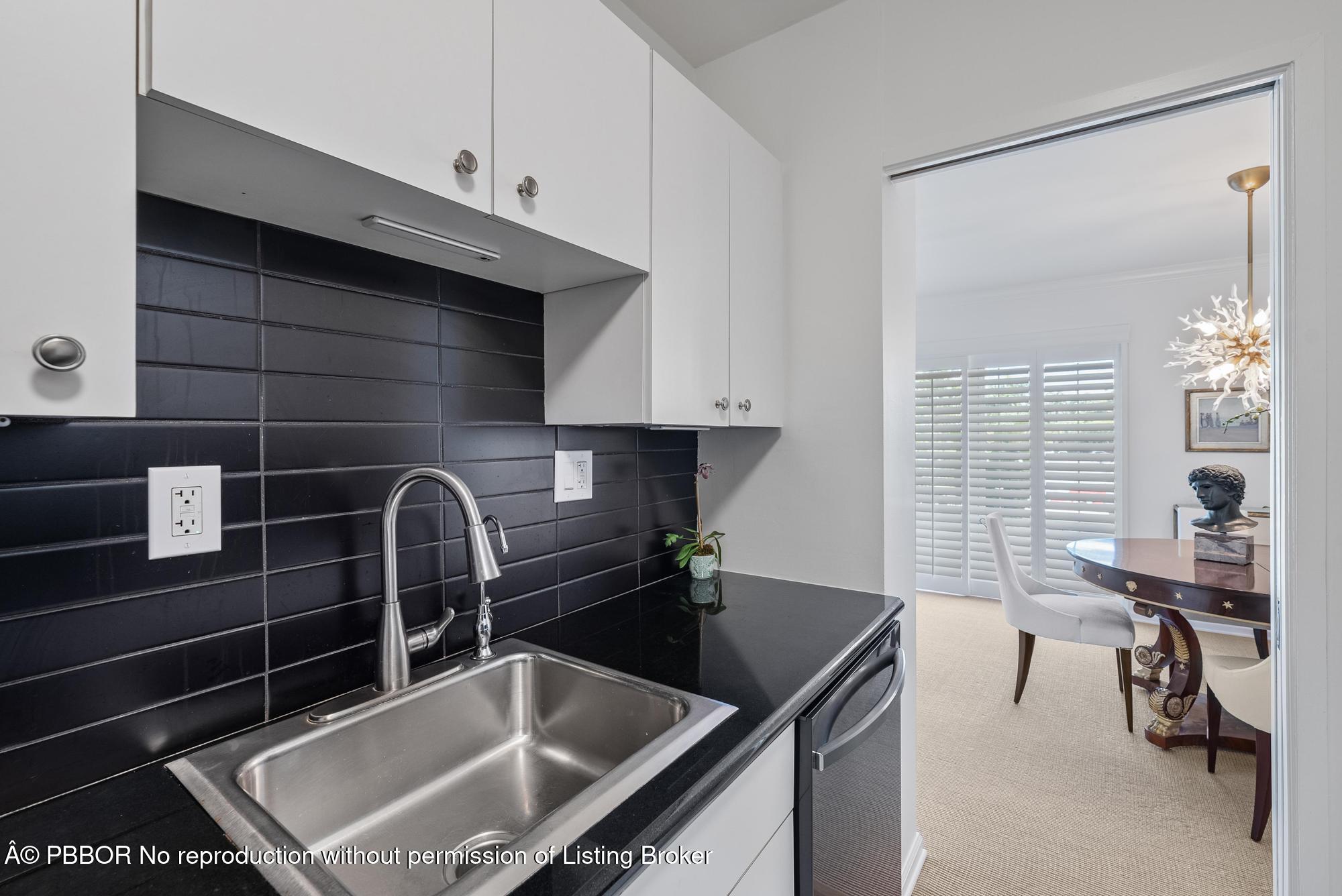 44 Cocoanut Row, 124 B