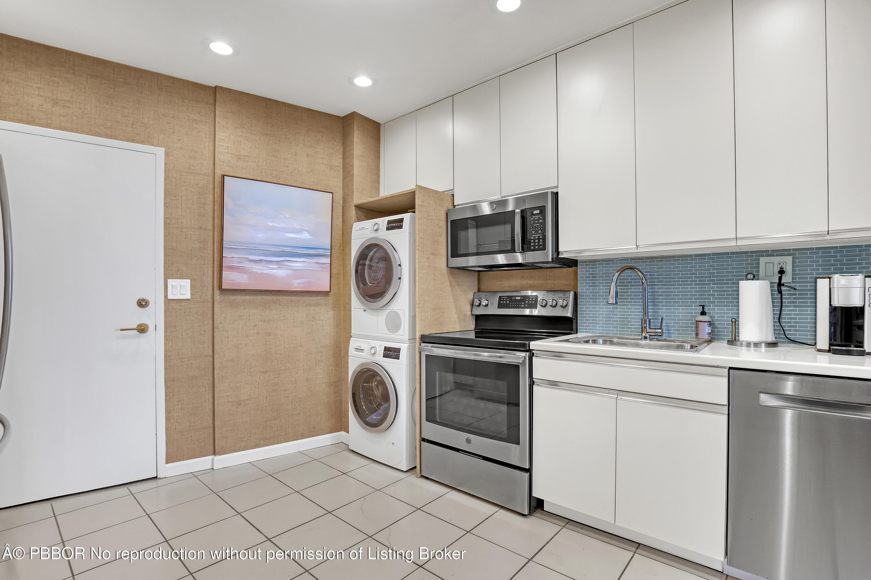 44 Cocoanut Row, 219 B