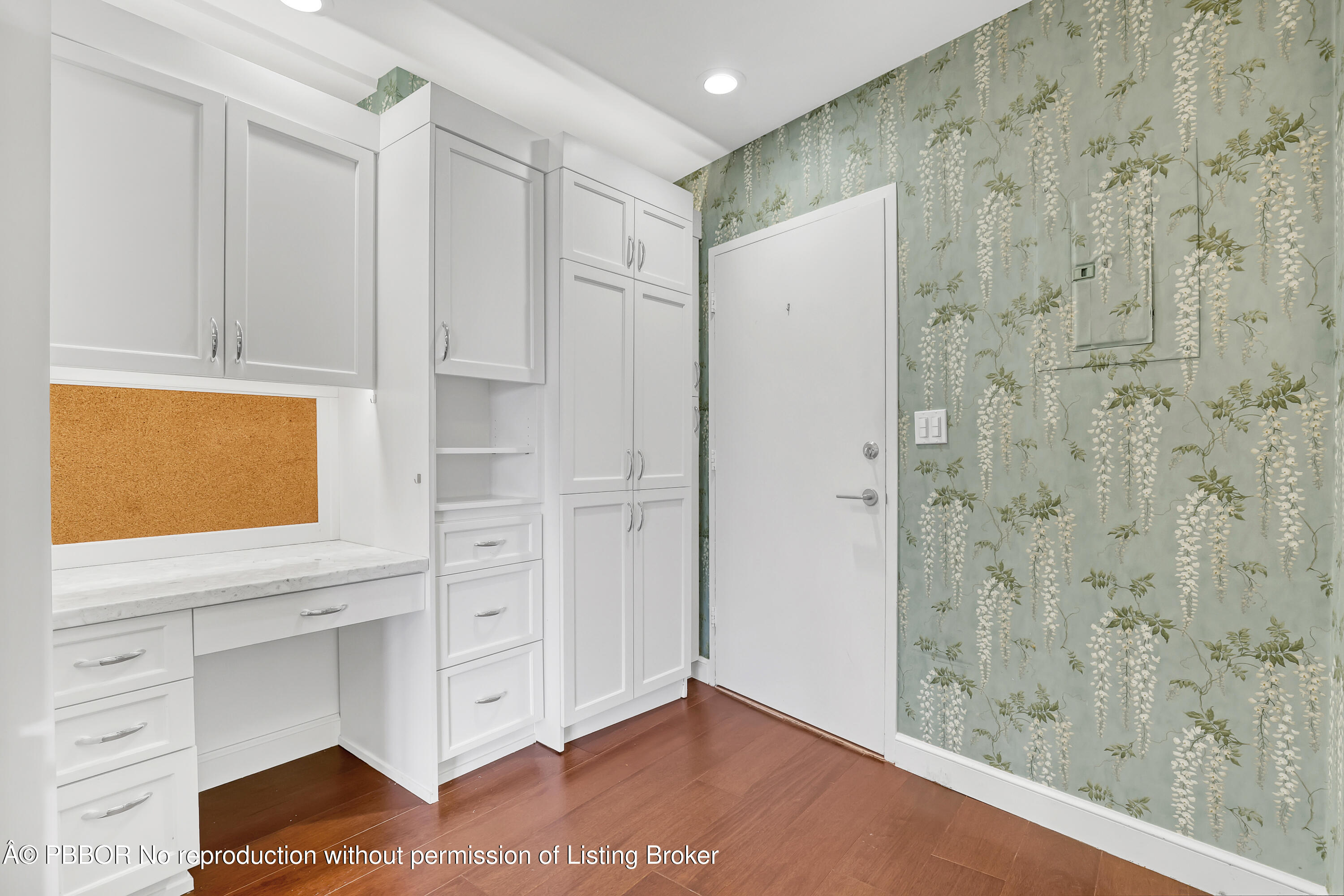 44 Cocoanut Row 302 B