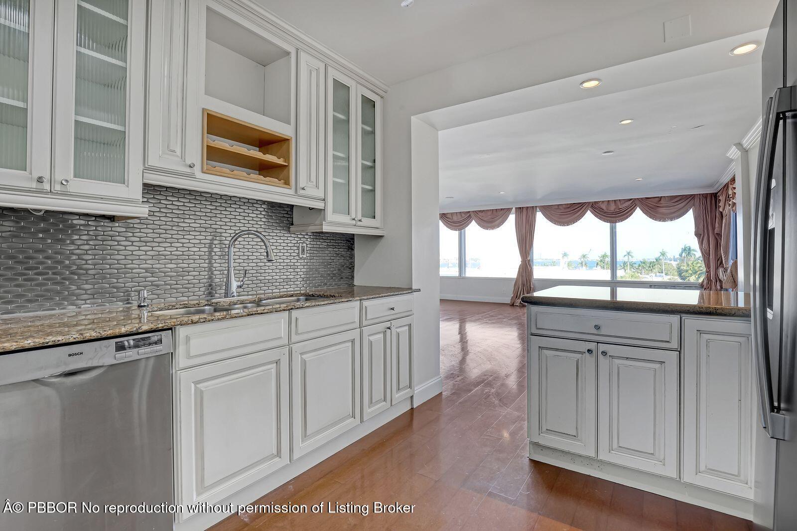 44 Cocoanut Row 420/421 A