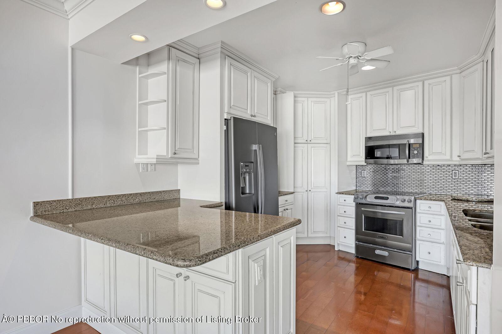 44 Cocoanut Row 420/421 A