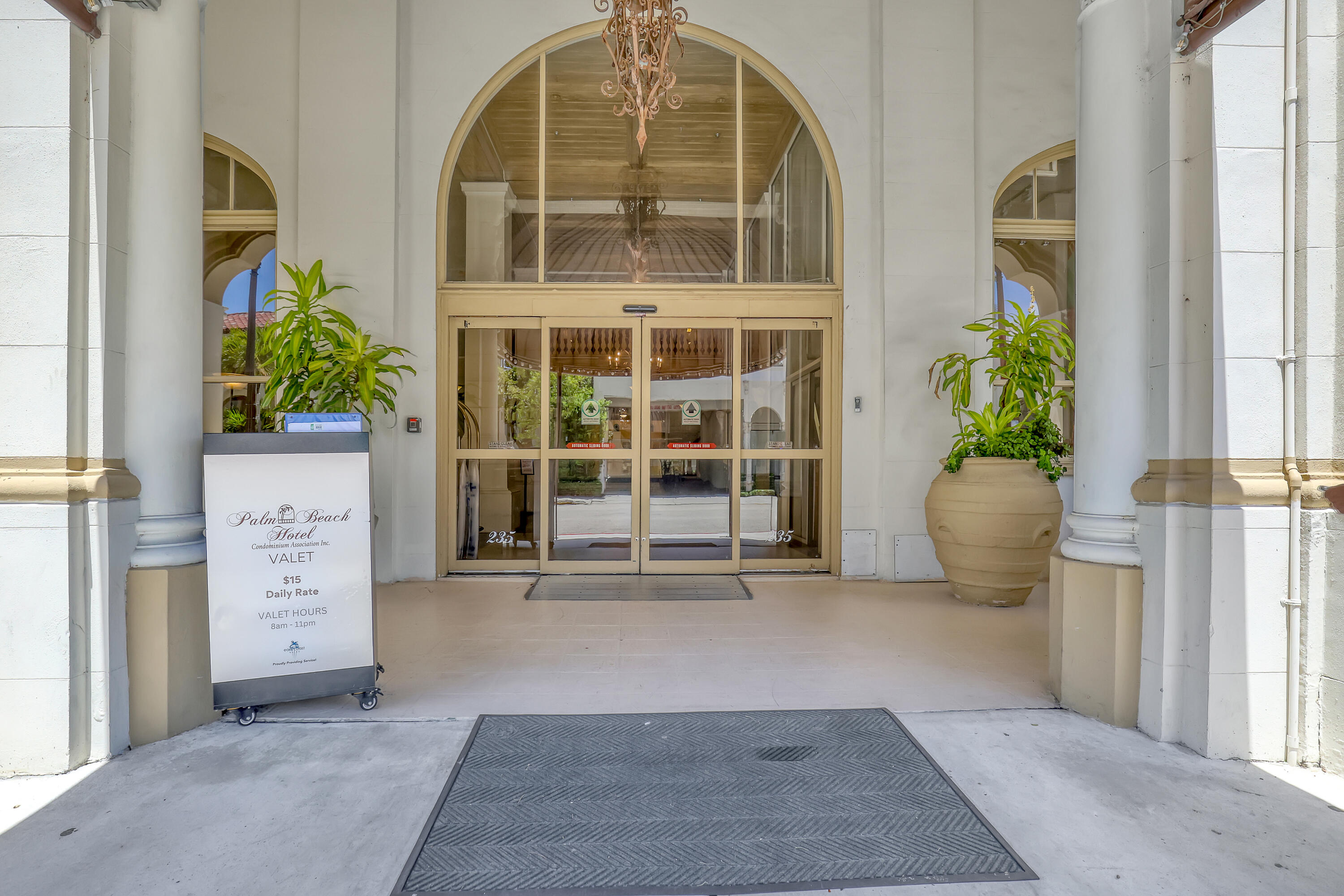 235 Sunrise Avenue Palm Beach Fl Us 33480 B26040434