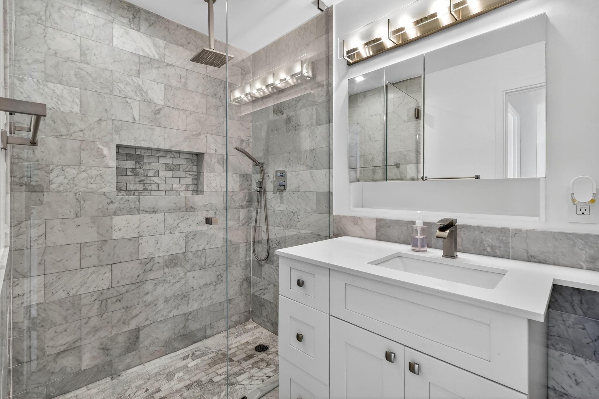 44 Cocoanut Row 507A