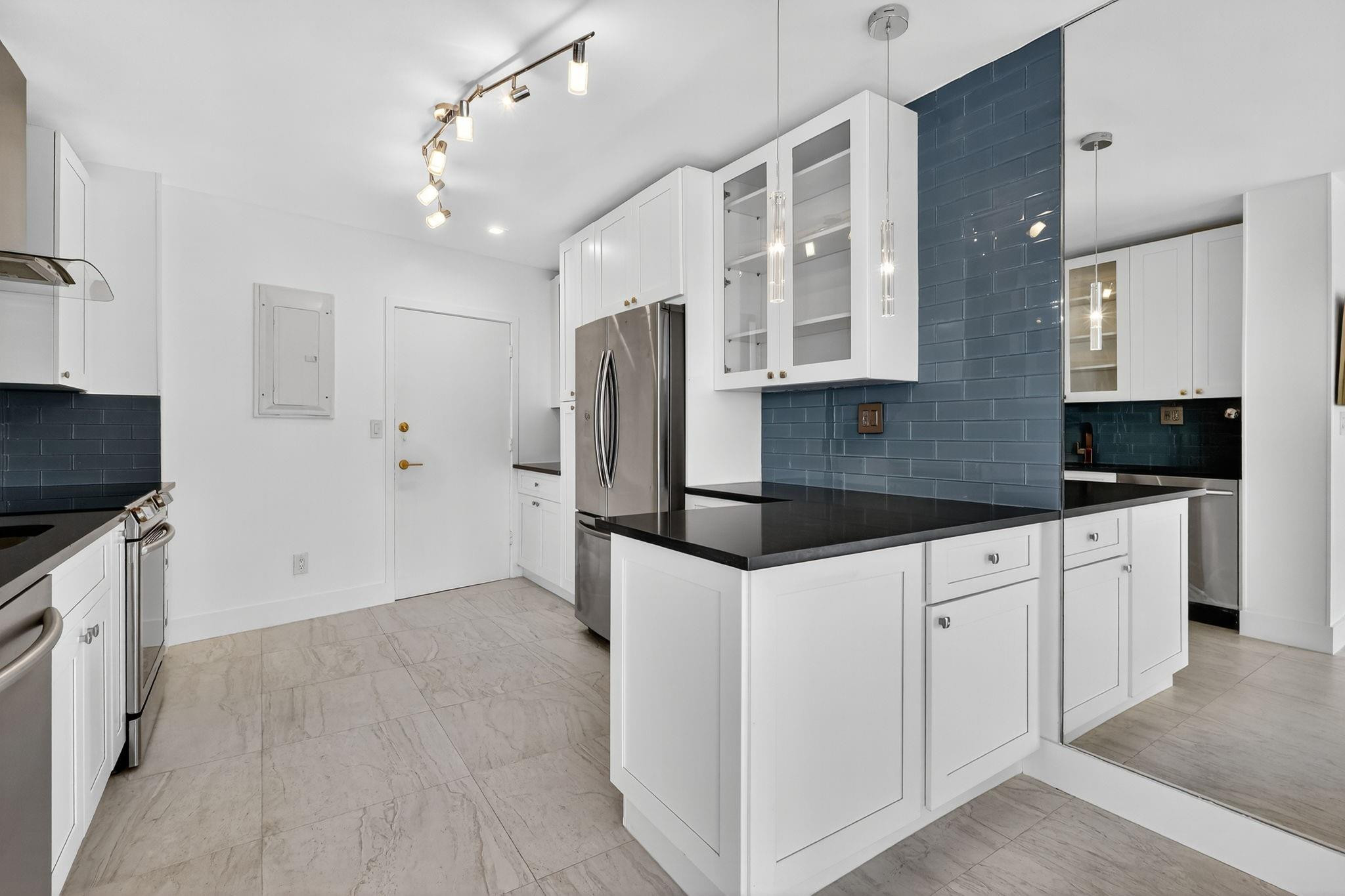 44 Cocoanut Row 507A